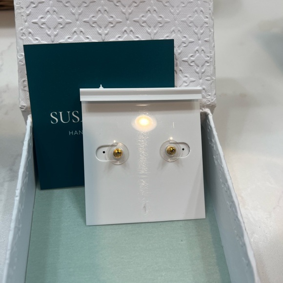 NWOT Susan Shaw Blue Collins Stud Earrings - Picture 4 of 5